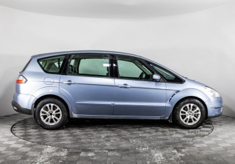 Подержанный автомобиль Ford S-MAX 2007 года (4 фото)