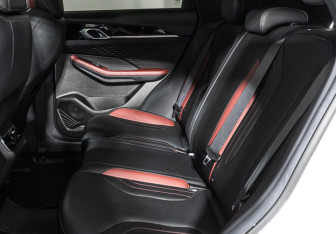 Подержанный автомобиль Geely Coolray 2024 года (10 фото)