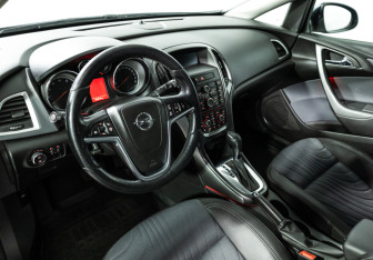 Подержанный автомобиль Opel Astra Hatchback 2013 года (2 фото)