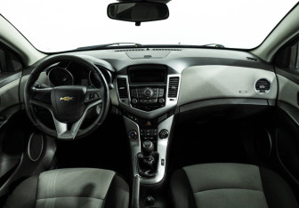 Подержанный автомобиль Chevrolet Cruze Sedan 2012 года (13 фото)