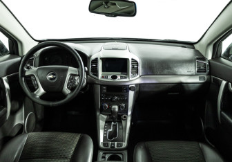 Подержанный автомобиль Chevrolet Captiva 2012 года (13 фото)