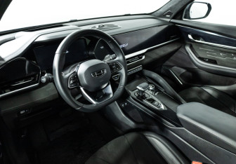 Подержанный автомобиль Geely Monjaro 2024 года (12 фото)