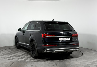 Подержанный автомобиль Audi Q7 2020 года (7 фото)
