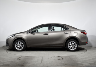 Подержанный автомобиль Toyota Corolla Sedan 2016 года (7 фото)