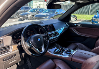 Подержанный автомобиль BMW X5 2019 года (11 фото)
