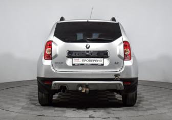 Подержанный автомобиль Renault Duster 2012 года (6 фото)