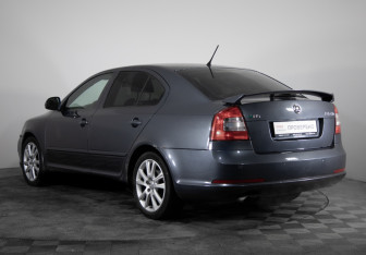 Подержанный автомобиль Skoda Octavia RS Liftback 2011 года (7 фото)