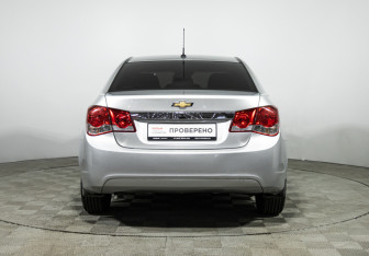 Подержанный автомобиль Chevrolet Cruze Sedan 2012 года (6 фото)