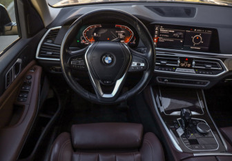 Подержанный автомобиль BMW X5 2021 года (11 фото)
