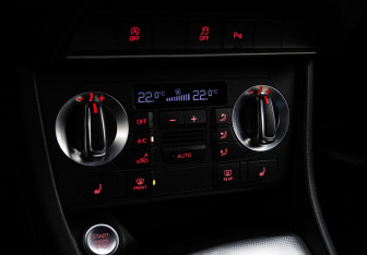 Подержанный автомобиль Audi Q3 2013 года (17 фото)