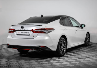 Подержанный автомобиль Toyota Camry Sedan 2021 года (5 фото)