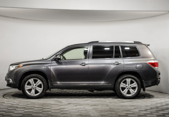 Подержанный автомобиль Toyota Highlander 2012 года (8 фото)