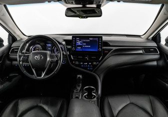 Подержанный автомобиль Toyota Camry Sedan 2021 года (10 фото)