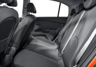 Подержанный автомобиль Kia Rio Hatchback 2011 года (12 фото)