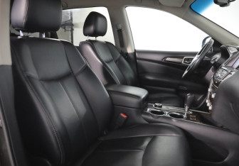 Подержанный автомобиль Nissan Pathfinder 2015 года (19 фото)