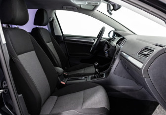 Подержанный автомобиль Volkswagen Golf Hatchback 2013 года (13 фото)