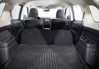 Подержанный автомобиль Mitsubishi Outlander 2019 года (16 фото)