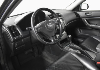 Подержанный автомобиль Honda Accord Sedan 2006 года (9 фото)