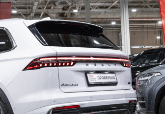 Подержанный автомобиль Geely Monjaro 2023 года (10 фото)