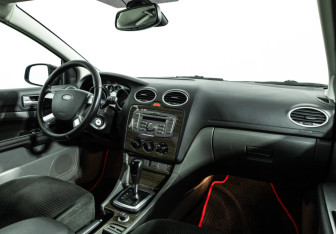Подержанный автомобиль Ford Focus Sedan 2008 года (9 фото)
