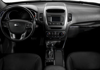 Подержанный автомобиль Kia Sorento 2017 года (13 фото)
