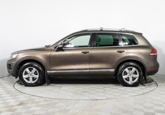 Подержанный автомобиль Volkswagen Touareg 2012 года (8 фото)