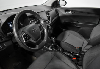 Подержанный автомобиль Hyundai Solaris Sedan 2021 года (9 фото)