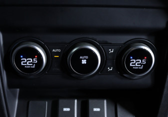 Подержанный автомобиль Land Rover Defender Suv 2023 года (23 фото)