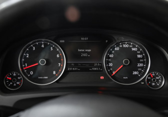 Подержанный автомобиль Volkswagen Touareg 2015 года (13 фото)