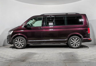 Подержанный автомобиль Volkswagen Multivan 2017 года (8 фото)