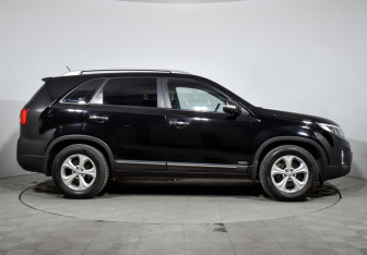 Подержанный автомобиль Kia Sorento 2012 года (4 фото)