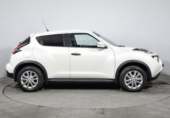 Подержанный автомобиль Nissan Juke 2015 года (4 фото)