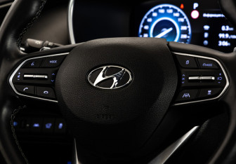 Подержанный автомобиль Hyundai Santa Fe 2022 года (13 фото)