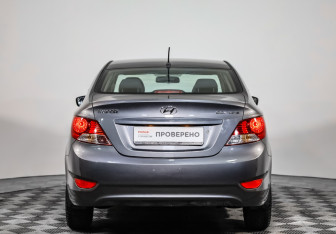 Подержанный автомобиль Hyundai Solaris Sedan 2011 года (6 фото)