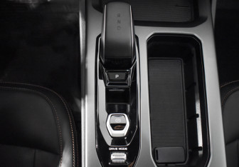 Подержанный автомобиль Geely Okavango 2023 года (11 фото)