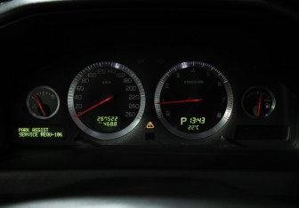 Подержанный автомобиль Volvo S60 2007 года (12 фото)