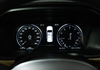 Подержанный автомобиль Volvo S90 2017 года (12 фото)