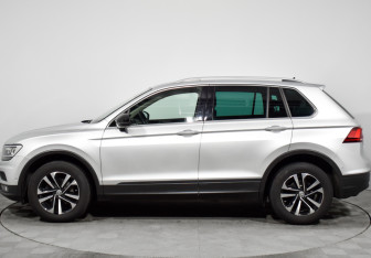 Подержанный автомобиль Volkswagen Tiguan 2019 года (8 фото)