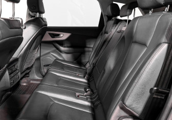 Подержанный автомобиль Audi Q7 2020 года (13 фото)