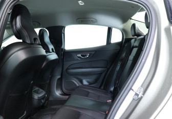Подержанный автомобиль Volvo S60 2020 года (21 фото)