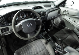 Подержанный автомобиль Nissan Almera Classic 2009 года (11 фото)