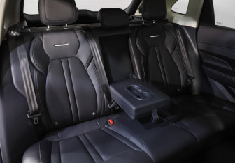 Подержанный автомобиль Hongqi HS3 2024 года (28 фото)