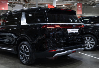 Подержанный автомобиль Kia Carnival 2021 года (13 фото)