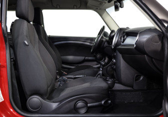 Подержанный автомобиль MINI Hatch 2012 года (19 фото)