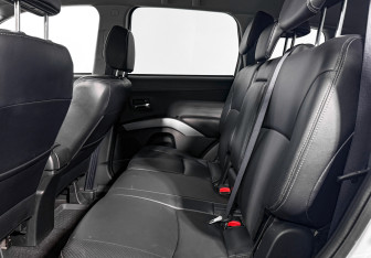 Подержанный автомобиль Mitsubishi Outlander 2011 года (12 фото)