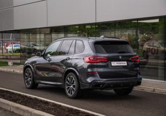 Подержанный автомобиль BMW X5 2020 года (8 фото)