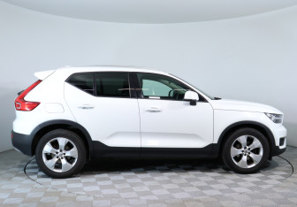 Подержанный автомобиль Volvo XC40 2019 года (4 фото)