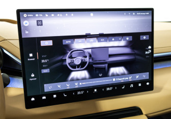 Подержанный автомобиль Zeekr 001 2024 года (20 фото)