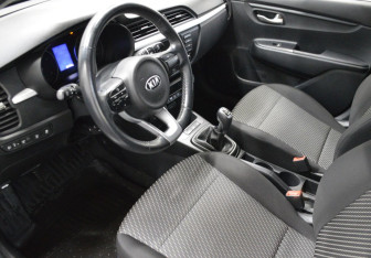 Подержанный автомобиль Kia Rio Hatchback 2020 года (10 фото)