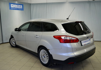 Подержанный автомобиль Ford Focus Hatchback 2012 года (3 фото)